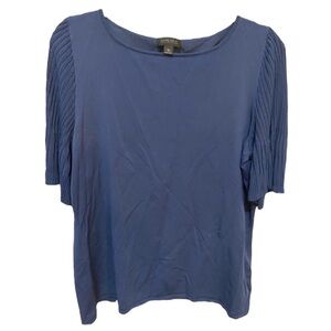 Carlisle Collection Blue short sleeve blouse with accordion sleeves